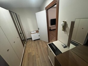 华丽套房 | 高档床上用品、迷你吧、客房内保险箱、遮光窗帘