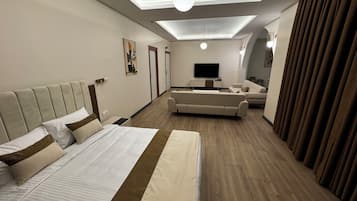 Suite Deluxe | 1 habitación, ropa de cama de alta calidad y minibar