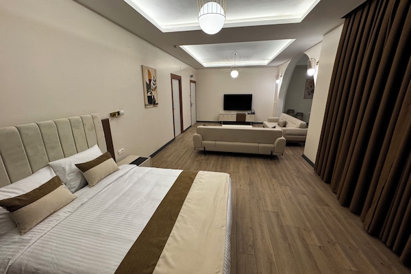 Suite Deluks | Seprai premium, minibar, brankas, dan tirai kedap cahaya