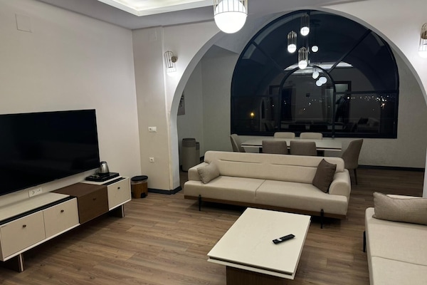 Suite Deluks | Seprai premium, minibar, brankas, dan tirai kedap cahaya