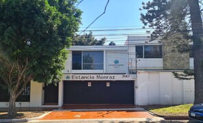 숙박 시설 정면