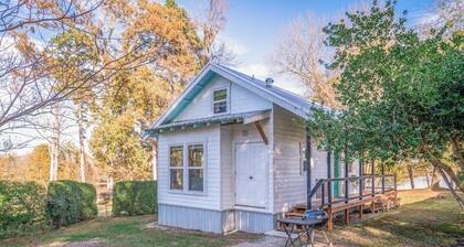 Knox Lakeside Cottage, 1 bedroom plus loft on Lake O' the Pines