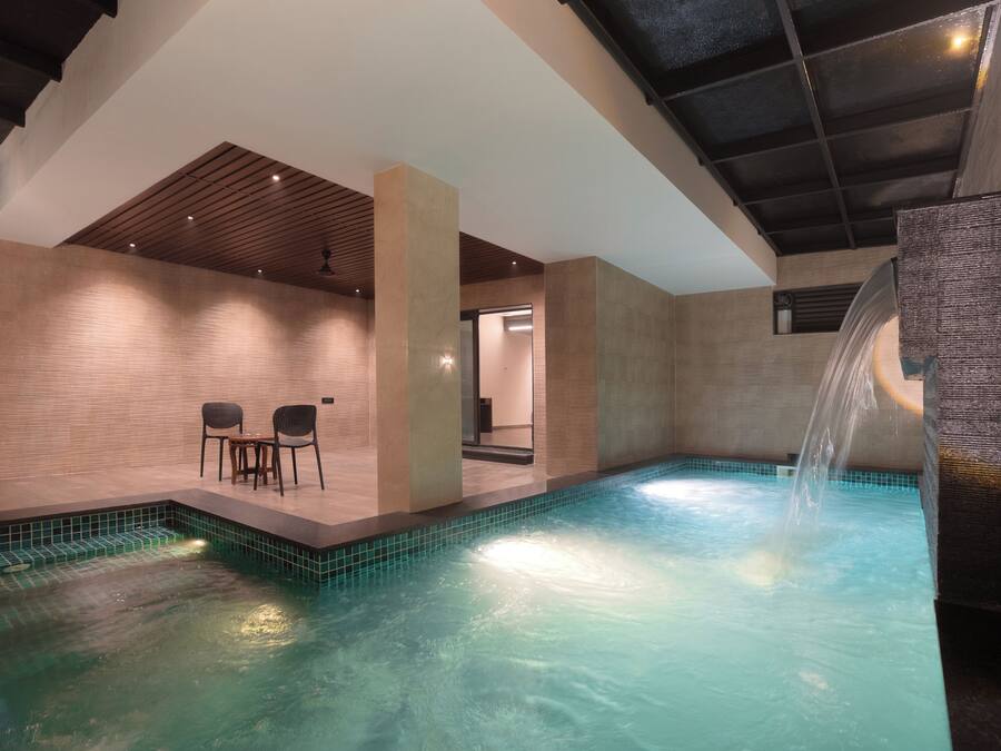 Presidentiële suite, uitzicht op zwembad | Kameruitzicht