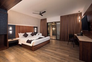 Presidential Suite, Pool View | Premium bedding, memory foam beds, in-room safe, soundproofing - Apple Inn (Pollachi)