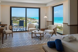 Privilege Master Suite Ocean Front | 1 室のベッドルーム、ミニバー (無料)、セーフティボックス (室内)、デスク