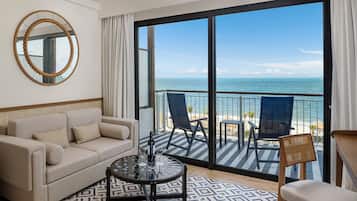 Privilege Junior Suite Ocean Front | Living area