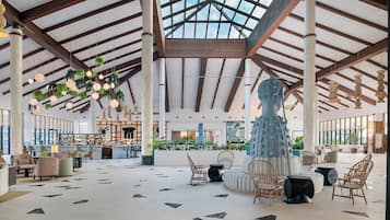Coin salon dans le hall