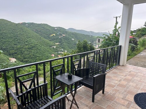 Cozy 1 Bedroom In The Quiet Of Diamond Estate. Equipped With All Amenties.  