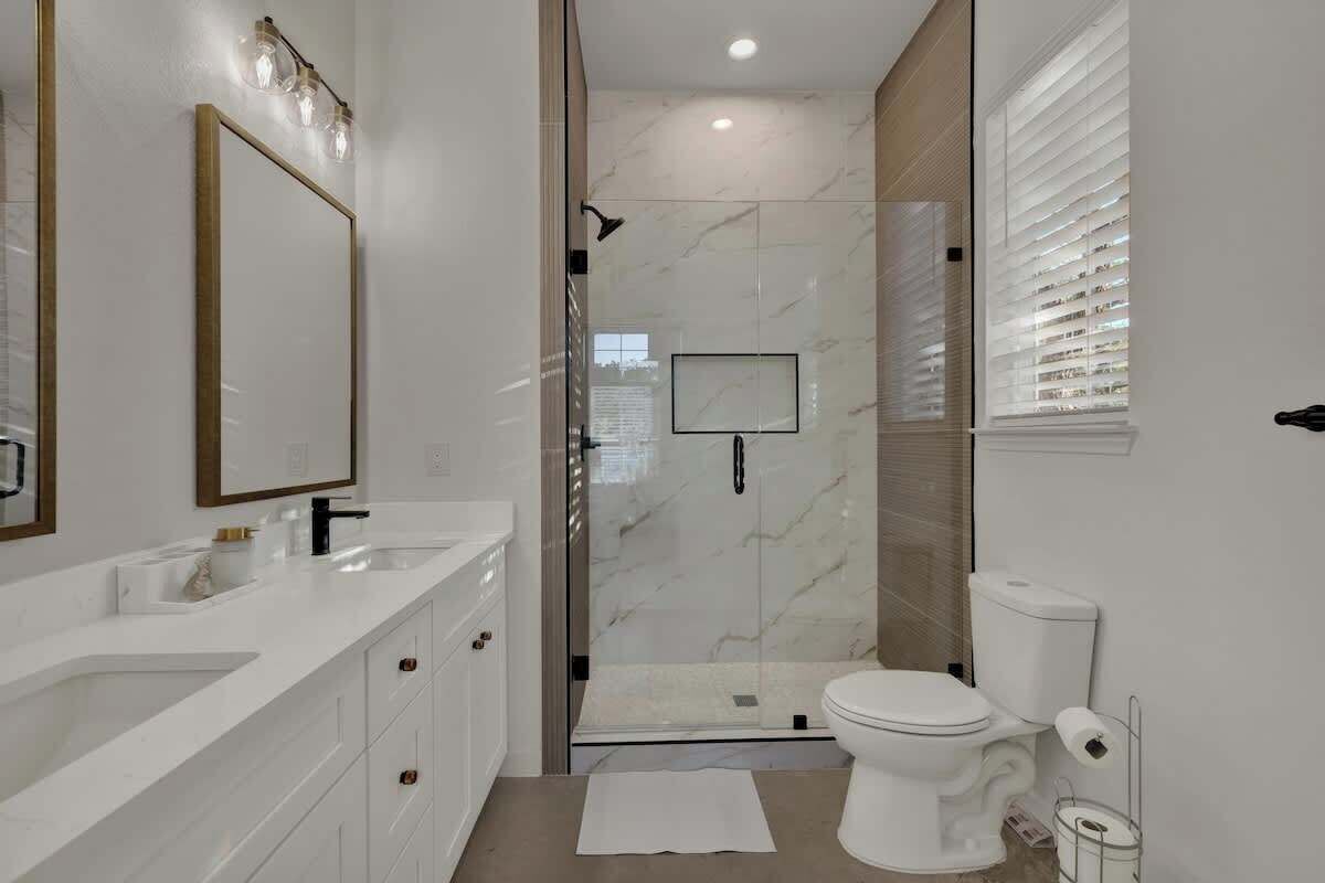 Shower, hair dryer, towels, shampoo