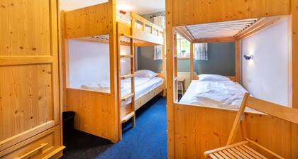 Authentic Mountain Retreat for 12