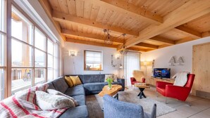 House | Living room - Authentic Mountain Retreat for 12 (Wald im Pinzgau)