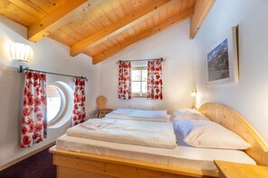 5 bedrooms, bed sheets - Authentic Mountain Retreat for 12 (Wald im Pinzgau)