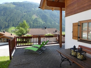 Chalet | Balcony - Quiet Chalet With Sauna in Konigsleiten (Wald im Pinzgau)