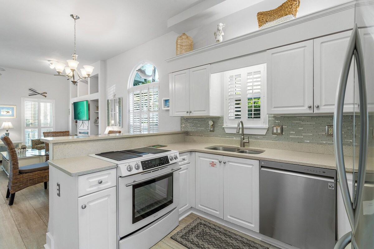 Photo 7 of Cotton Candy - Crystal Beach Cottages, Near Beach, Destin, Community Pool!