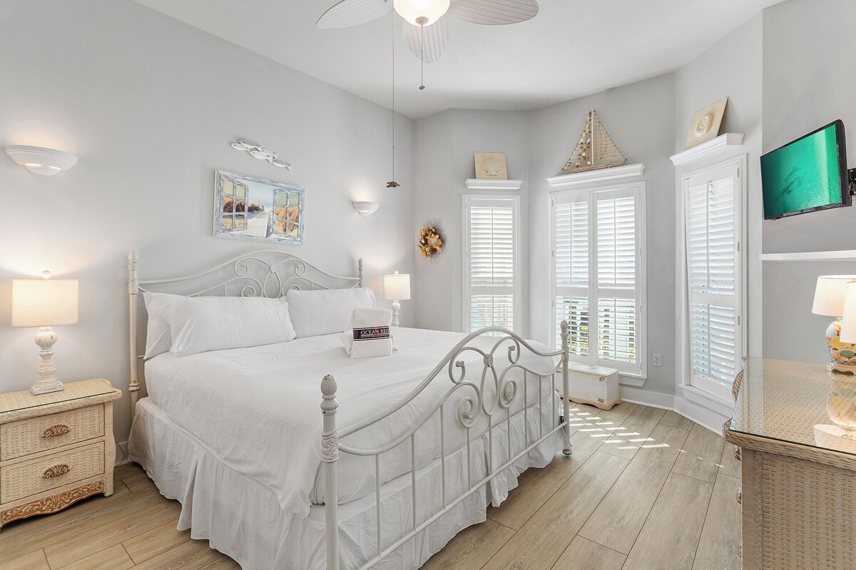 Photo 8 of Cotton Candy - Crystal Beach Cottages, Near Beach, Destin, Community Pool!