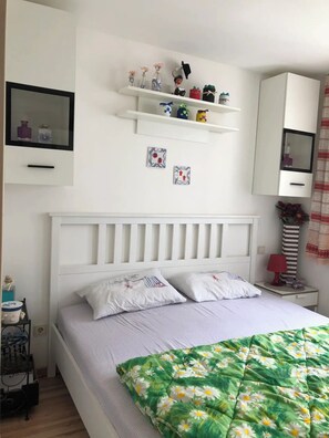 1 bedroom, WiFi, bed sheets - Tram 1 and 6 Bus 7 A

 (Wien)