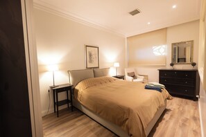 2 bedrooms, WiFi, bed sheets - Knights' Suite (Roma)