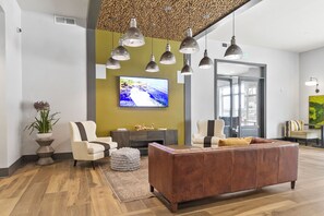 Interior - The Kathleen Riverfront Condo with Pool & Gym Access (Tuscaloosa)