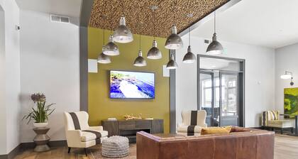 The Kathleen Riverfront Condo with Pool & Gym Access