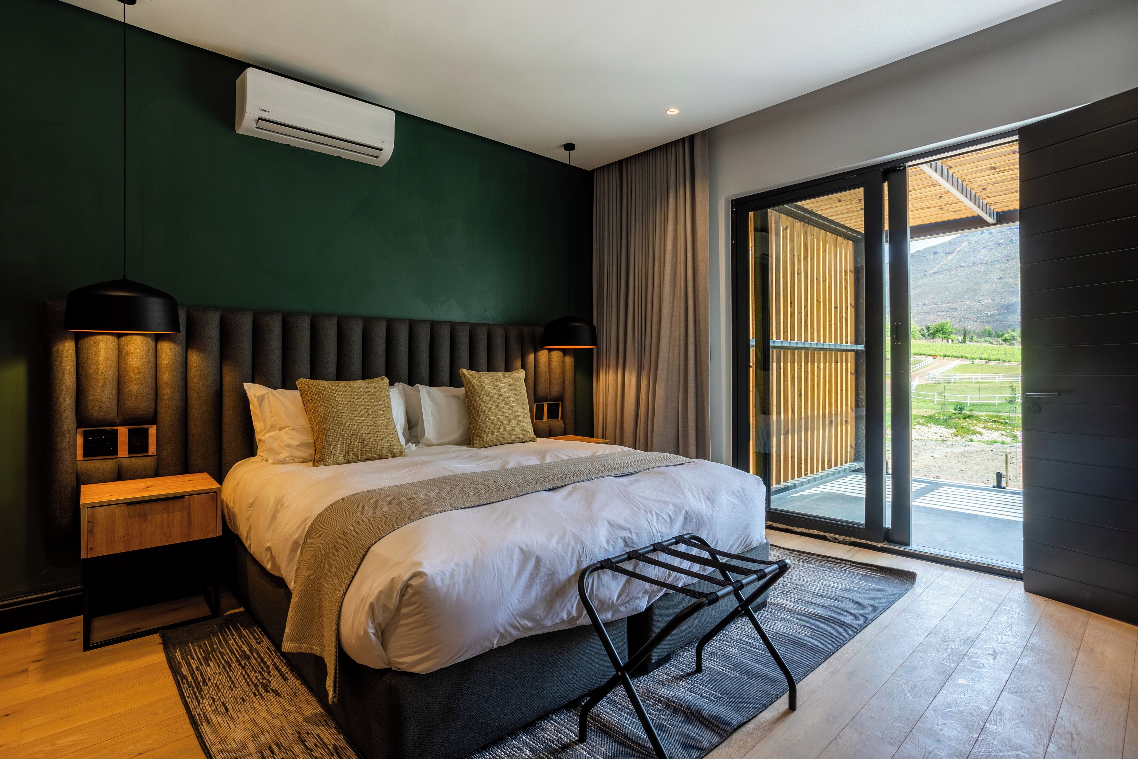 Suite Junior | Coffres-forts dans les chambres, bureau