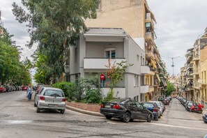 Vista frontal de la propiedad