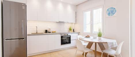 Departamento, 1 habitación, balcón | Cocina privada | Refrigerador con congelador, horno y parrilla de estufa