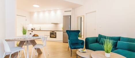 Appartement, 2 chambres, balcon | Coin séjour