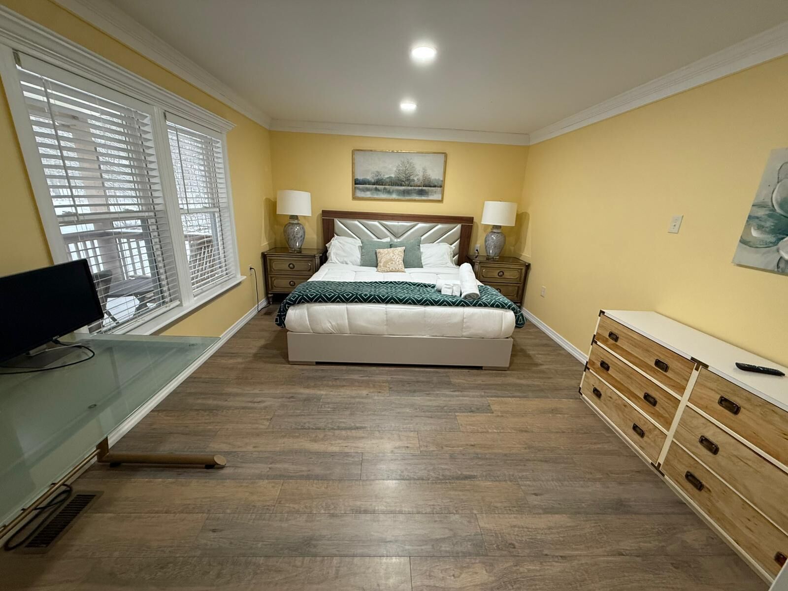 6 slaapkamers, een bureau, reisbedje, gratis wifi