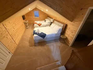 6 soverom, skrivebord, reiseseng for barn og wi-fi (inkludert)