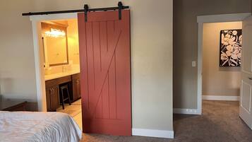 3 bedrooms, iron/ironing board, travel cot, WiFi