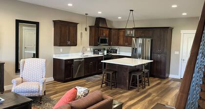 Pristine townhome near Sand Dunes with Ample Street Parking