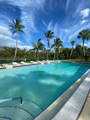Piscine extérieure, piscine chauffée
