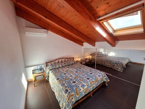 Deluxe Condo, Balcony, City View | 1 bedroom, laptop workspace, blackout drapes, iron/ironing board - Casa Claudia (Salerno)