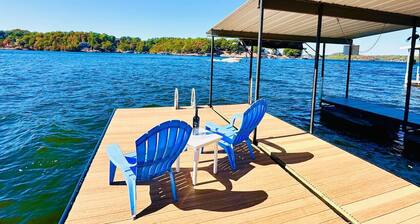 Hickory Haven: Private Lakefront Hickory Haven-Lakefront 3BD/2BA/Deck/Dock-Four Seasons-8PP