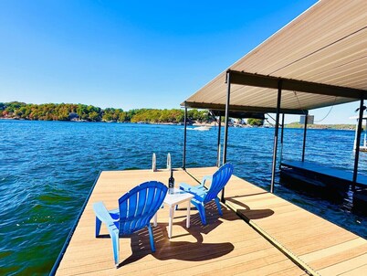 Hickory Haven: Private Lakefront Hickory Haven-Lakefront 3BD/2BA/Deck/Dock-Four Seasons-8PP