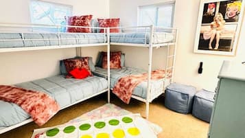3 bedrooms, desk, iron/ironing board, travel cot