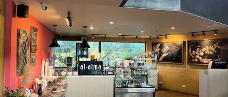 Room, 1 Bedroom, Accessible, Smoking | Dining