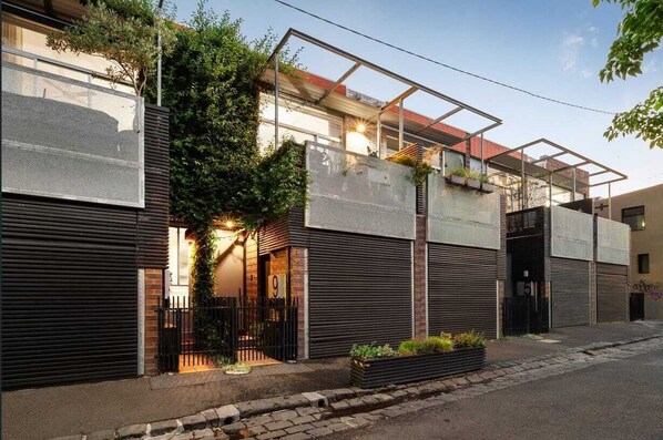 Exterior - Eclectic luxury living in Melbourne's hip inner north (long term stays welcome) (Fitzroy)