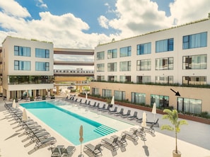 Junior Studio, Patio, Courtyard View | Private kitchen | Oven, stovetop, coffee/tea maker, cookware/dishes/utensils - Probar Suites Punta Cana (Punta Cana)