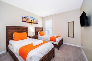4 bedrooms, iron/ironing board, WiFi, bed sheets - Golfers! Updated! 4/3, grill, GR, pool&spa 136 (Davenport)