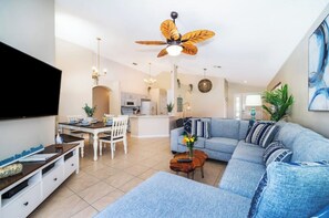 Living area - Golfers! Updated! 4/3, grill, GR, pool&spa 136 (Davenport)