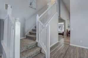 Interior - Large& sunny lanai and pool! fire pit grill on cul de sac,close to parks (Davenport)