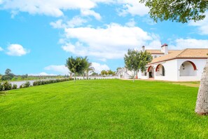 Property grounds - Montecristo 4 - Two Bedroom Villa, Sleeps 4 (Torrepalma)