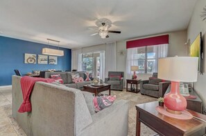 Living area - Providence, golf, view, pool, gated, elegant, sun (Davenport)