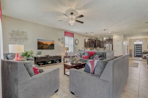 Living area - Providence, golf, view, pool, gated, elegant, sun (Davenport)