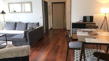 Télévision, chaîne hi-fi