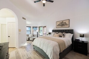 3 bedrooms, iron/ironing board, travel cot, free WiFi - 3BR Heated Pool in Arrowhead Ranch (Glendale)