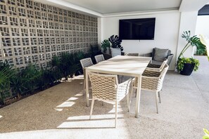 屋外ダイニングエリア