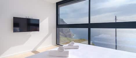3 habitaciones, tabla de planchar con plancha, internet y ropa de cama