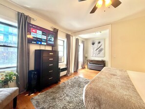 1 habitación, tabla de planchar con plancha, wifi y ropa de cama 